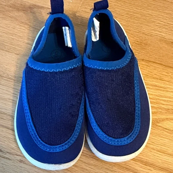 3 pair bundle, boys spring/summer sneakers and water shoes, size 8/9 - Picture 14 of 16